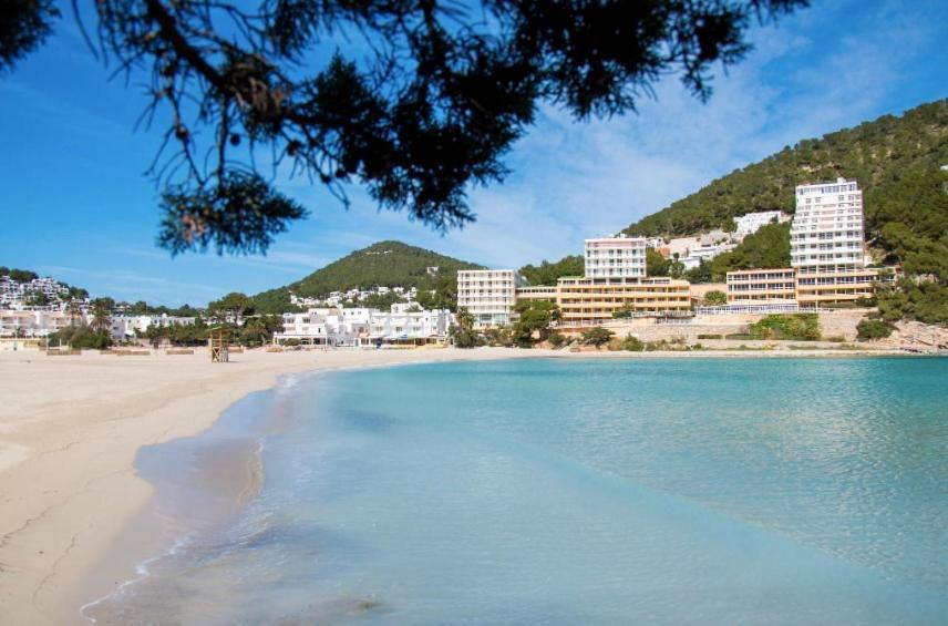 Apartamentos Ses Veles Cala Llonga  Luaran gambar