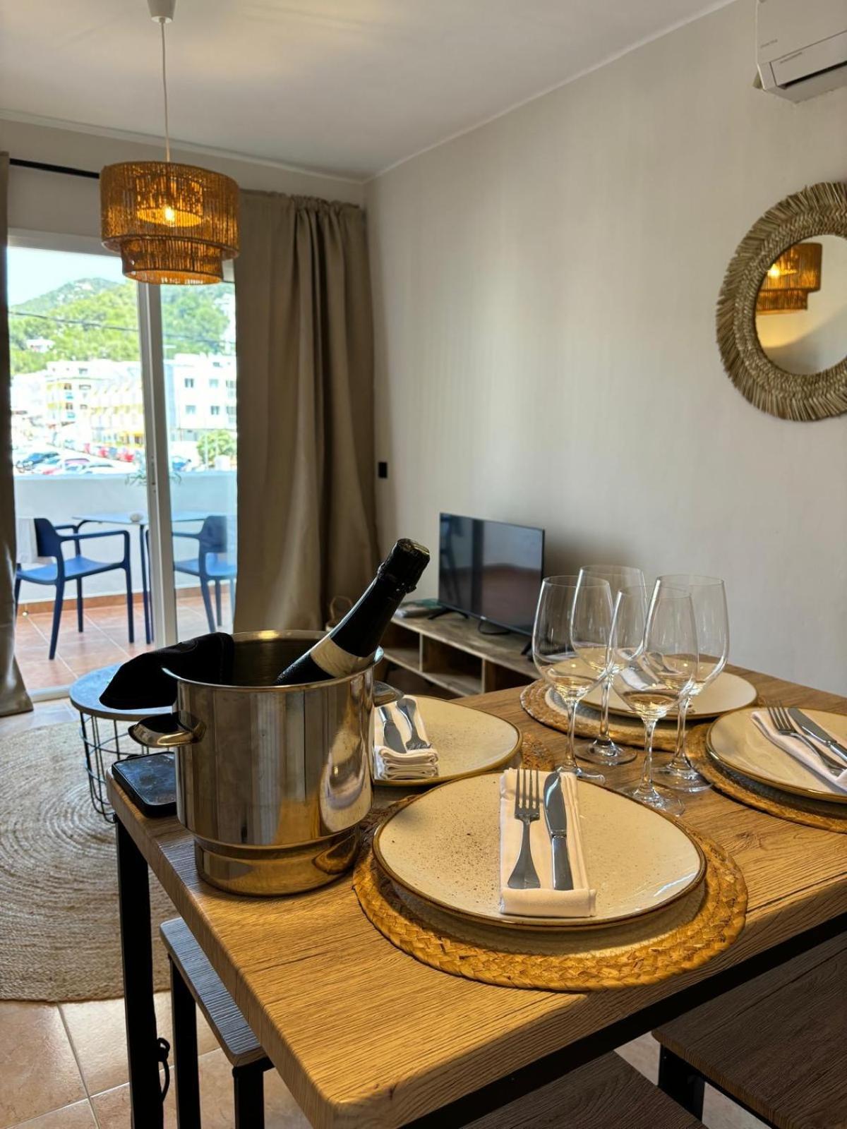 Apartamentos Ses Veles Cala Llonga  Bilik gambar