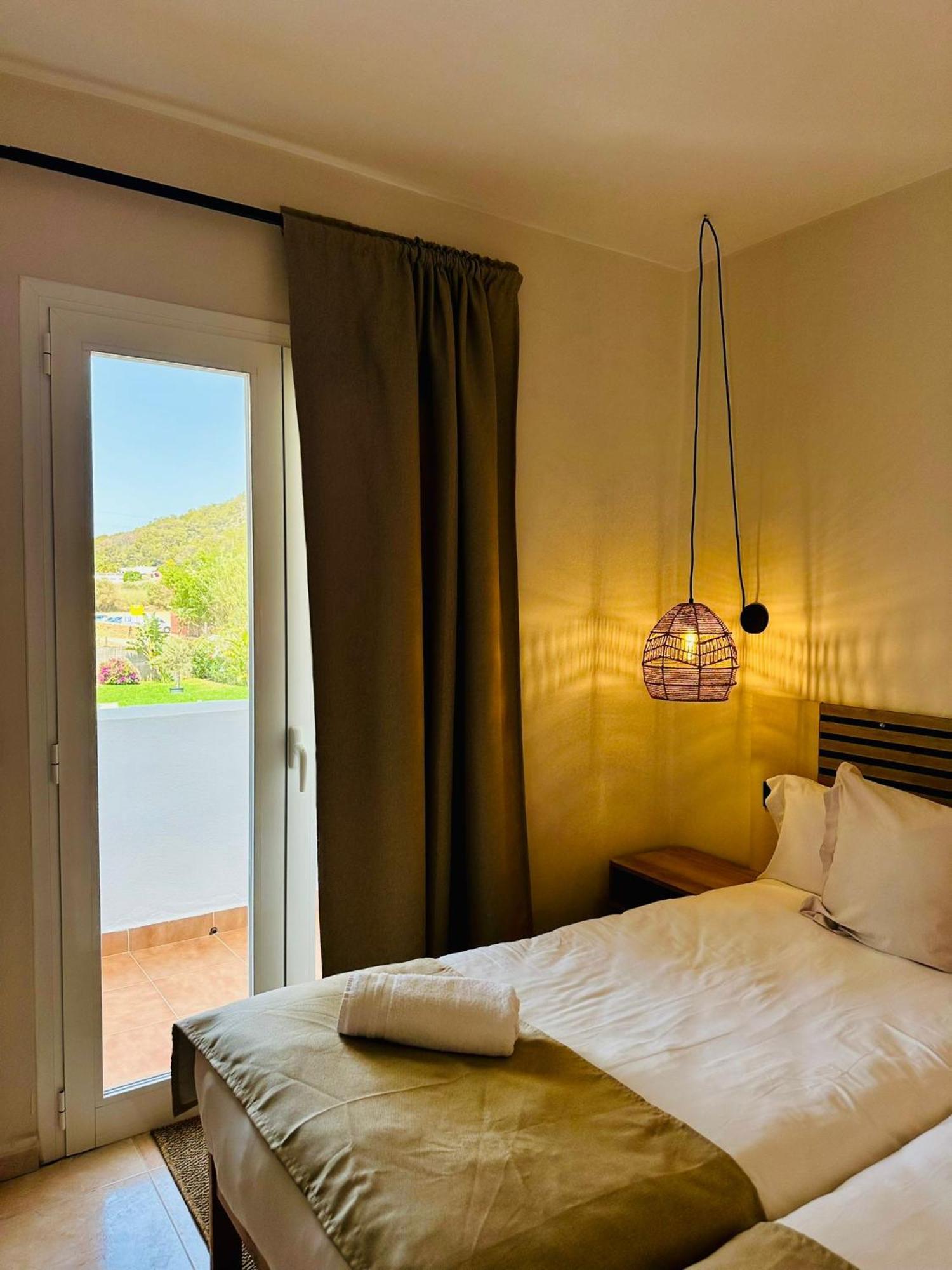 Apartamentos Ses Veles Cala Llonga  Luaran gambar