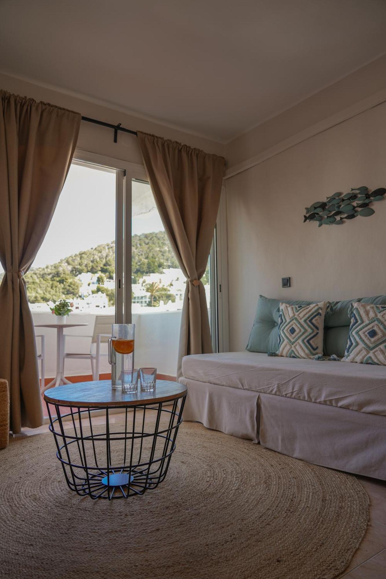 Apartamentos Ses Veles Cala Llonga  Luaran gambar