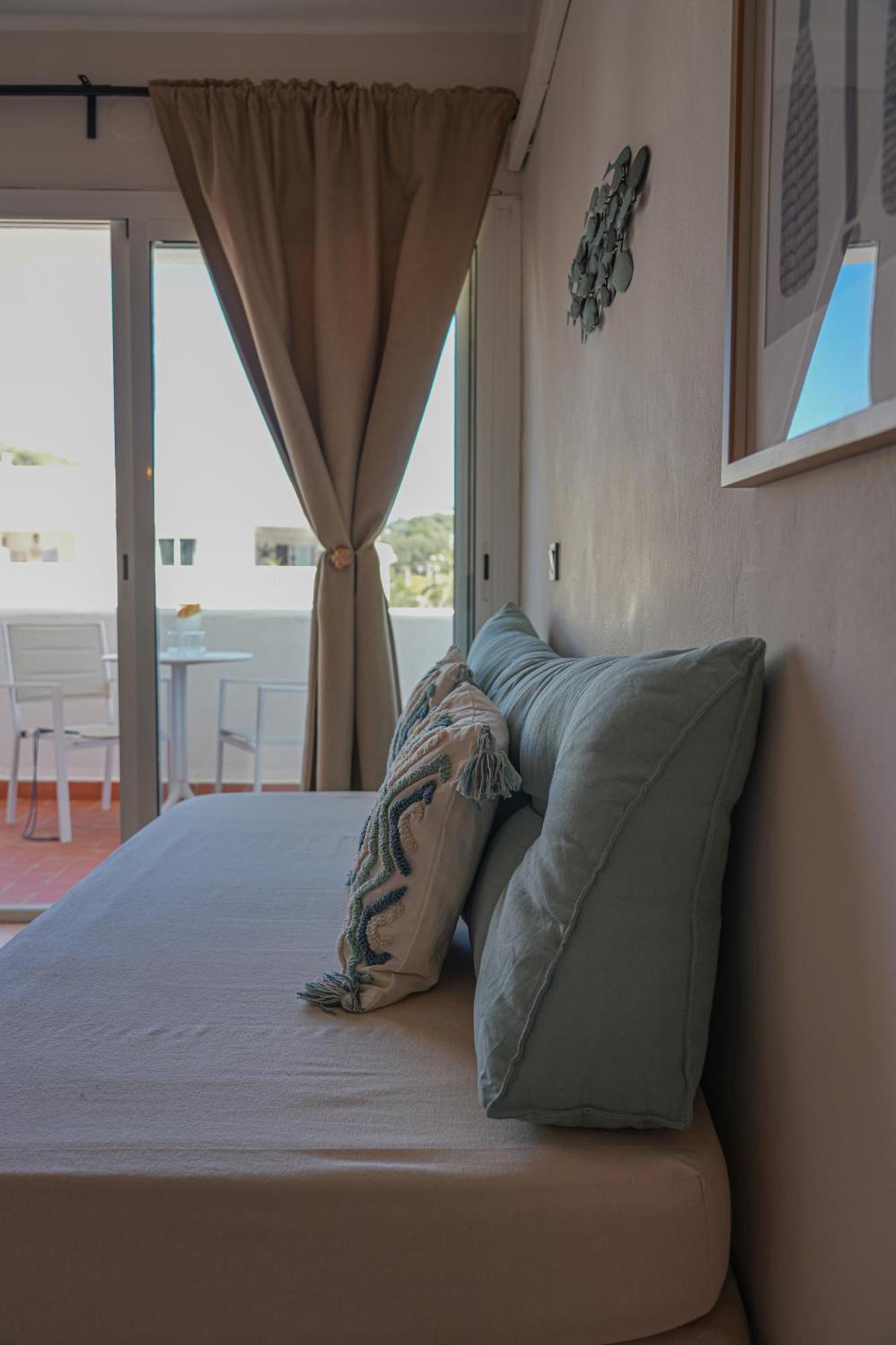 Apartamentos Ses Veles Cala Llonga  Luaran gambar