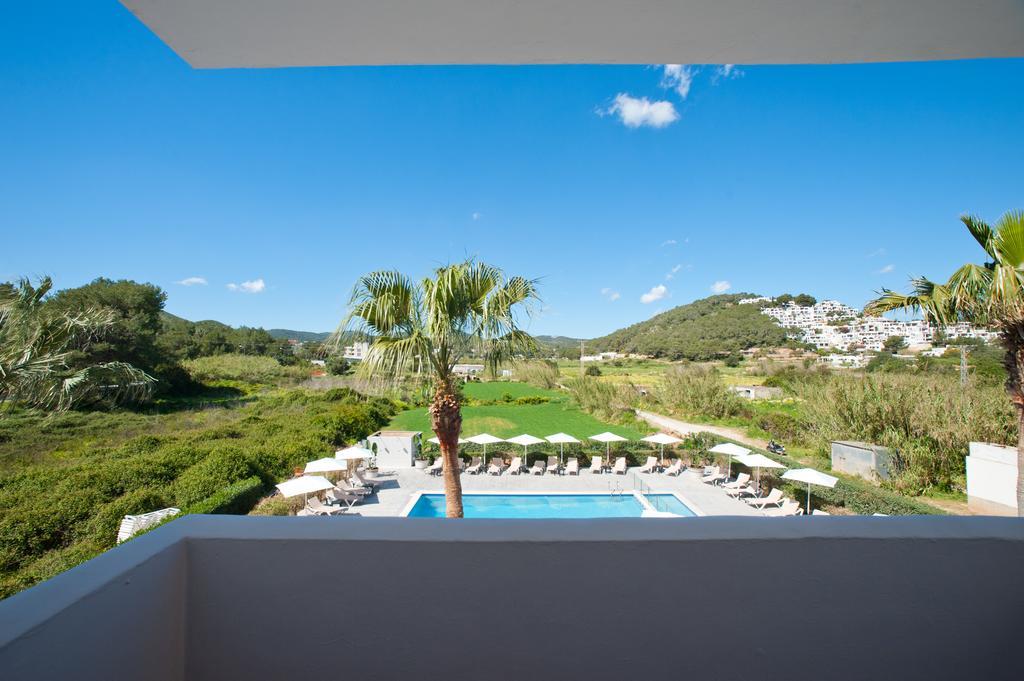 Apartamentos Ses Veles Cala Llonga  Luaran gambar
