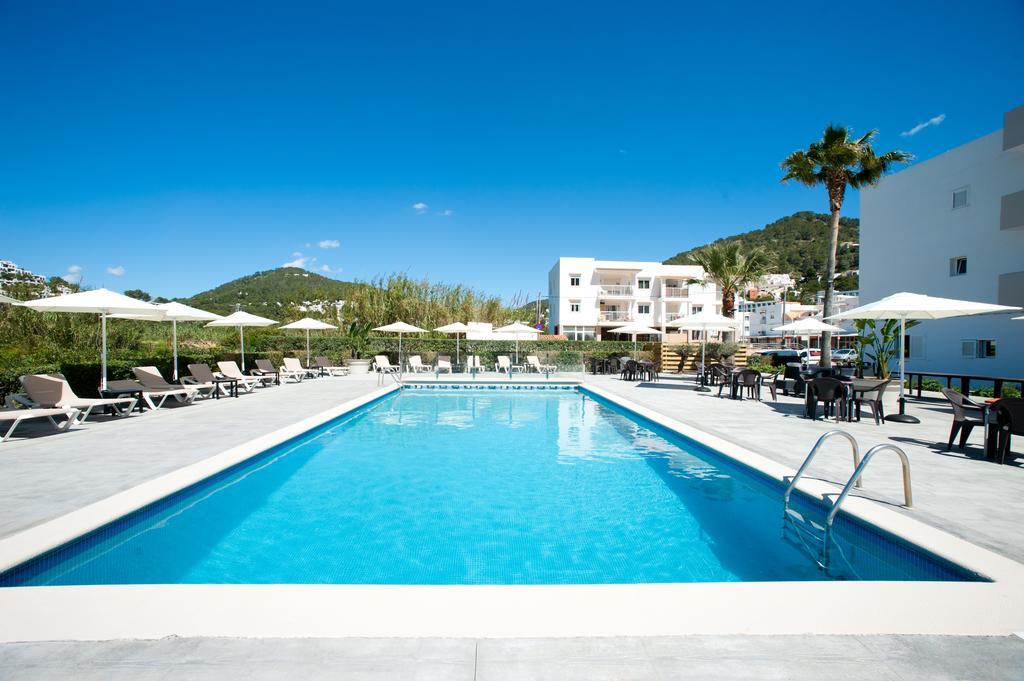 Apartamentos Ses Veles Cala Llonga  Luaran gambar
