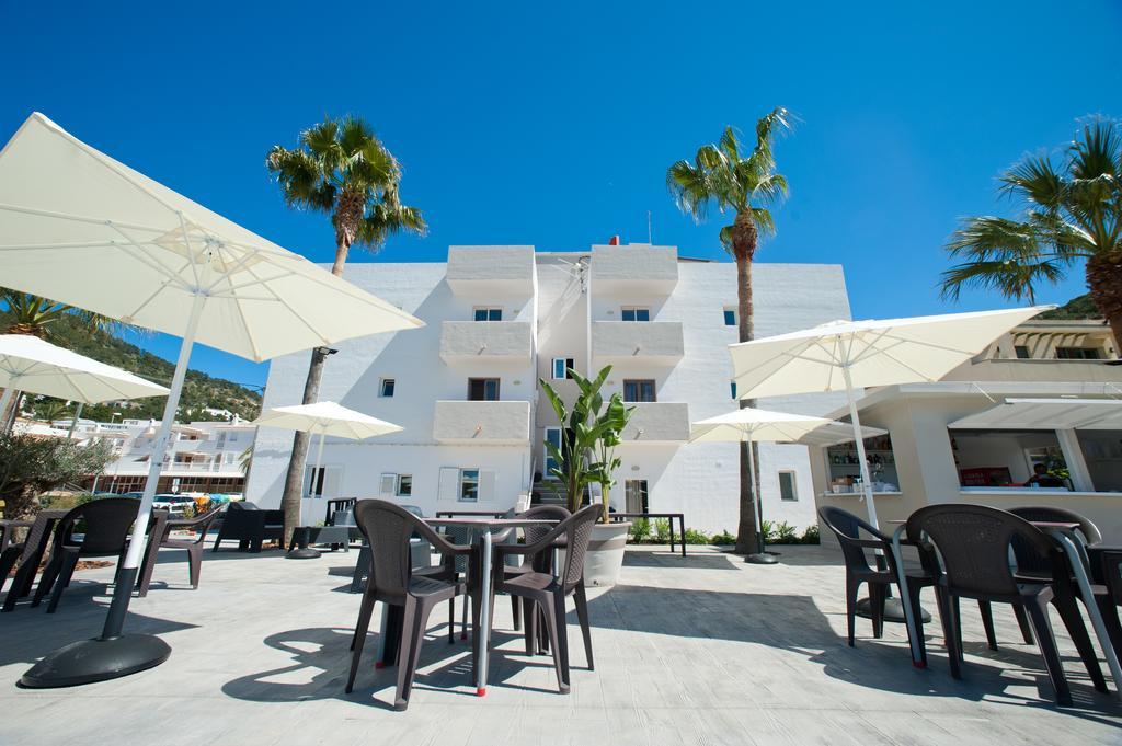 Apartamentos Ses Veles Cala Llonga  Luaran gambar